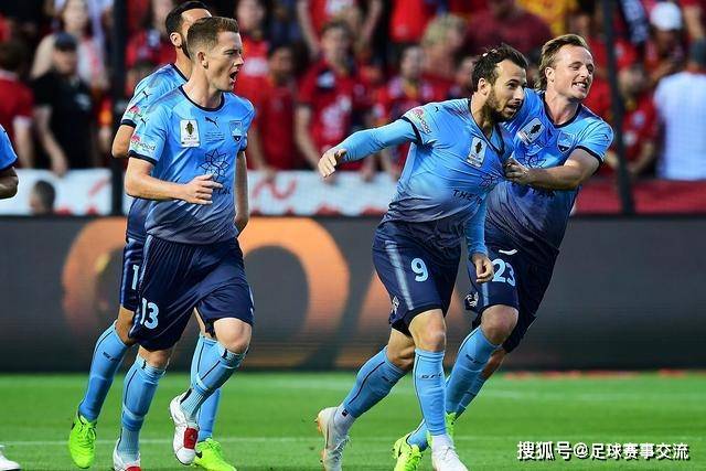 中国小将点球逆转胜利，对手的掌声让徐亮怒火中烧